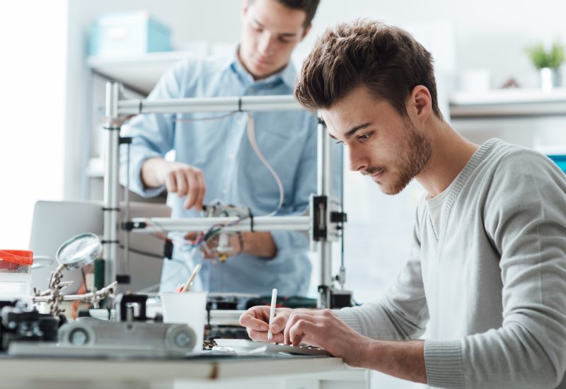 engineering-students-working-in-the-lab.jpg